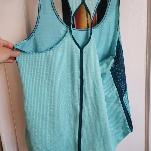 Under Armour Heatgear Twisted Tank - Picture 6 of 6